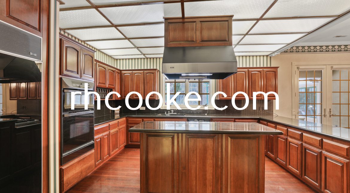 Kitchen pic 2