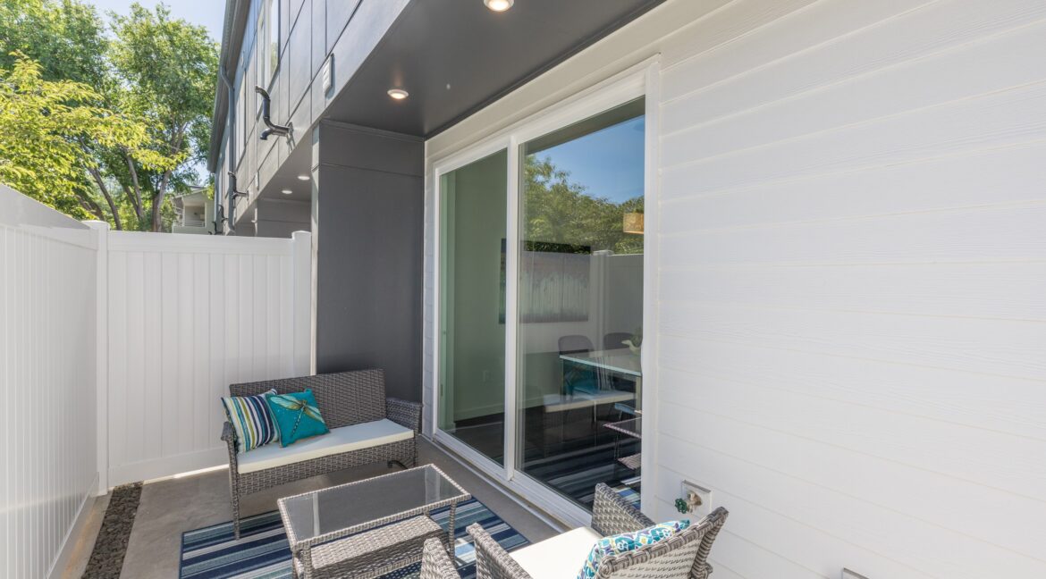 009_Private patio
