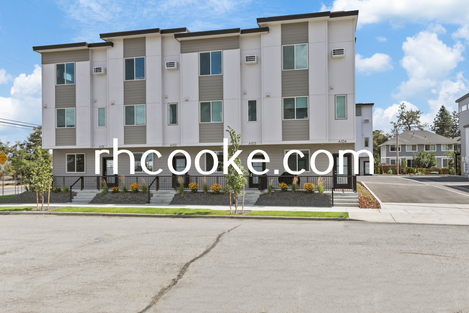 FREEE MONTH RENT brand new townhouse PERRY DISTRICT