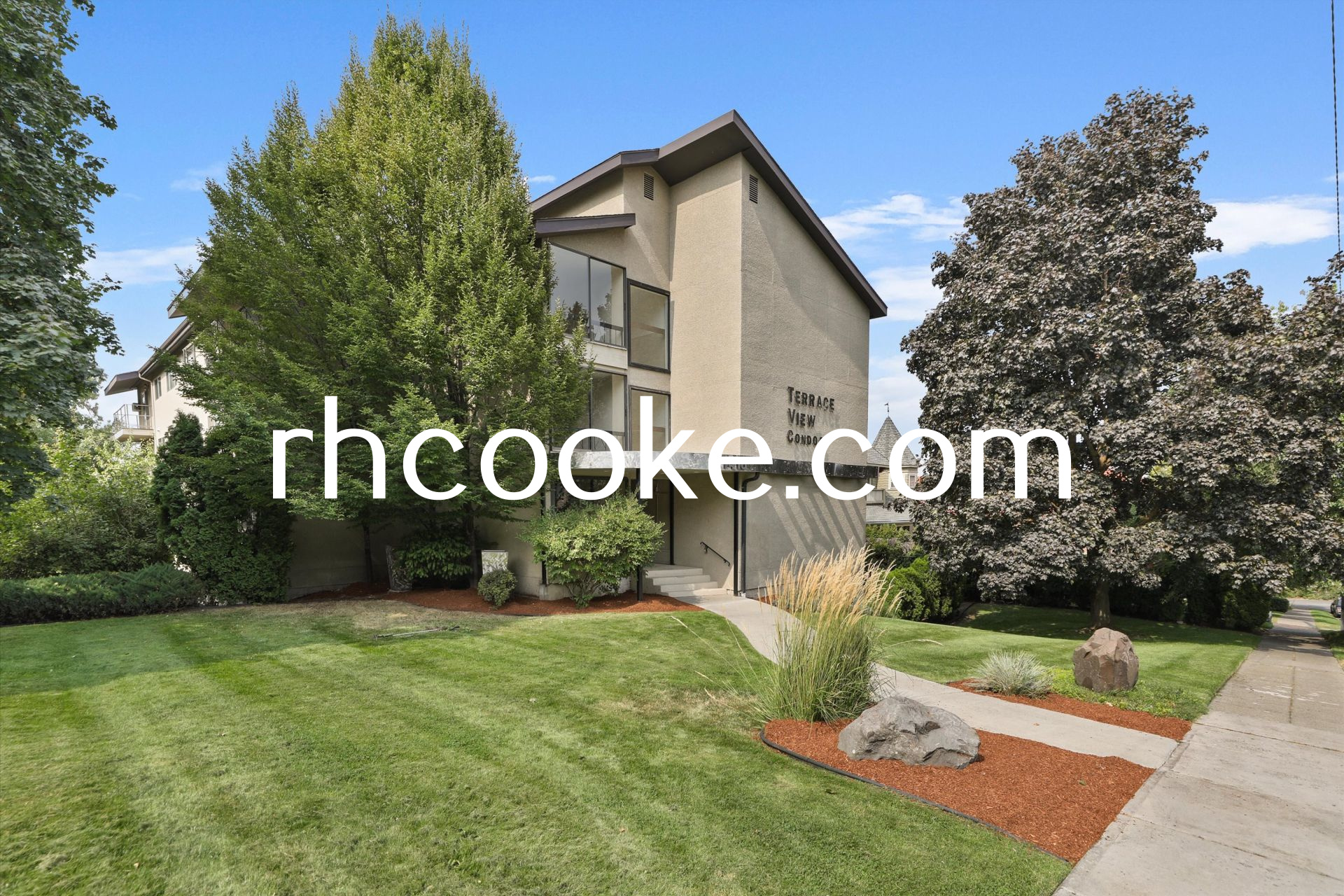 South hill condo for lease